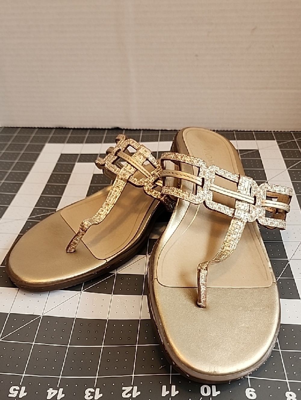 Vionics Metallic Gold T-Strap Sandals 9.5W